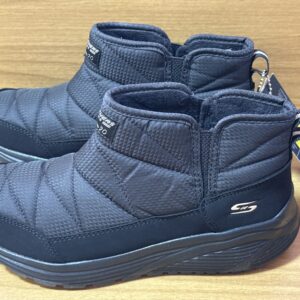 Bota skechers negra $899 423
