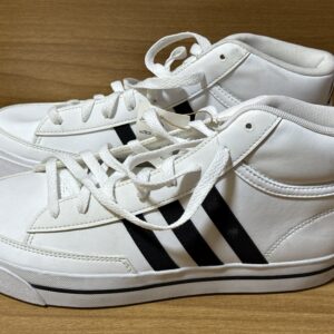 Tenis Adidas bota blanco/rayas negras $1099 438