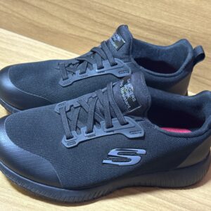 Tenis skerchers negro $999 280