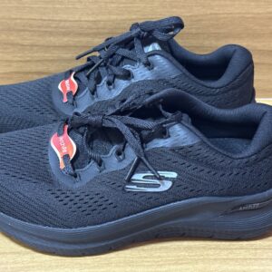 Tenis skecher negro $999 487