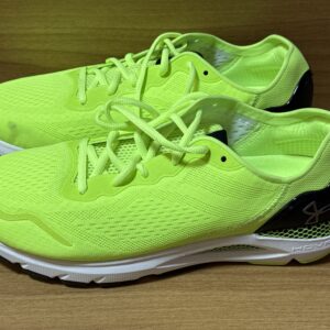 Tenis Under Armour verde $1049 437