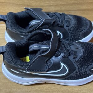 Tenis Nike niño negro $949 446