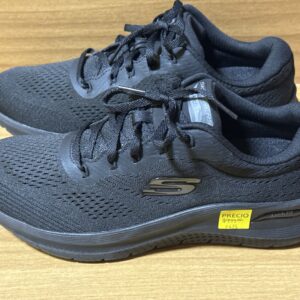 Tenis Skechers negro $999 635