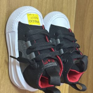 Tenis converse negro/rojo niño $899 610