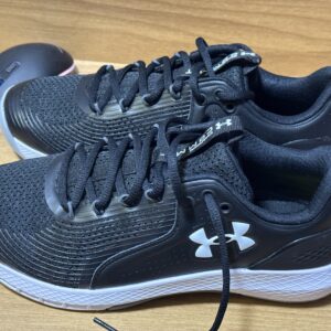 Tenis under armour negro/blanco $1049 879