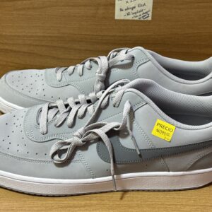 Tenis Nike gris $1099 711
