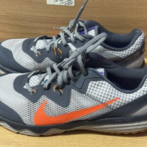 Tenis Nike gris/naranja $1099 909