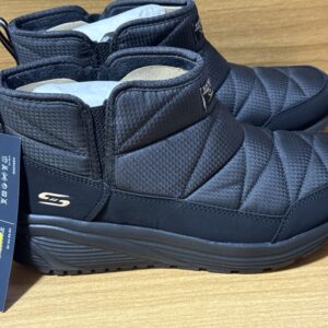Bota Skechers negra $1049 861