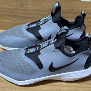 Tenis Nike gris/negro $1099 888