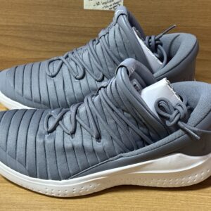 Tenis Jordan gris $1099 662