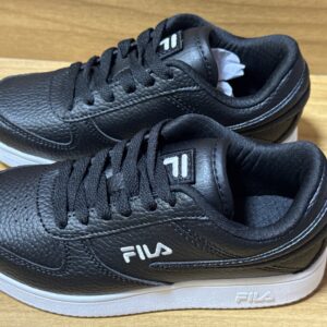 Tenis fila negro negro niño $899 814