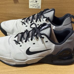 Tenis Nike gris/negro $1099 906