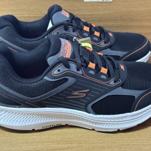 Tenis Skechers negro/naranja $1049 674