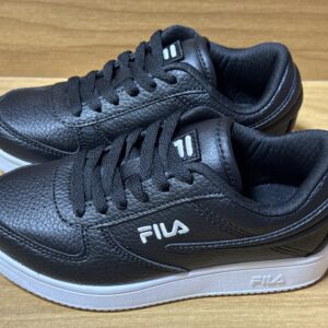 Tenis fila negro negro niño $899 810
