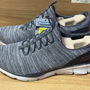 Tenis Skechers gris $999 676