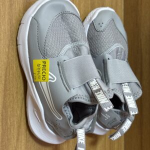 Tenis Nike gris niño $999 739