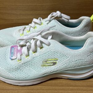 Tenis Skechers blanco/verde $999 730