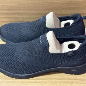 Tenis Skechers negro 899 787
