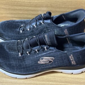 Tenis Skechers negro/dorado $999 725
