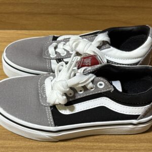 Tenis VANS niño gris/negro/blanco $899 1088