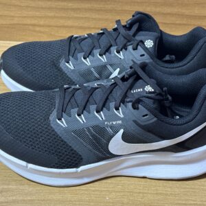 Tenis Nike negro/blanco $1099 885