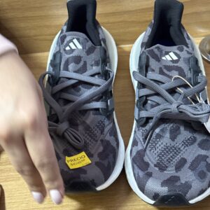 Tenis gris $1099 993