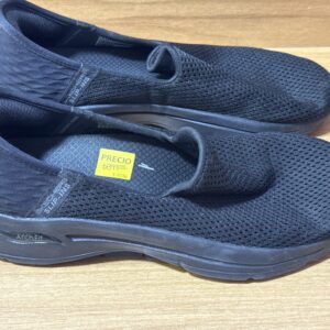 Tenis Skechers negro $899 1076