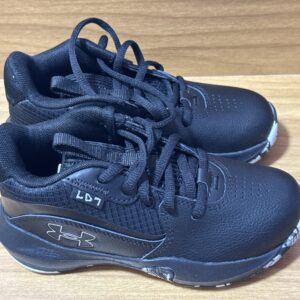 Tenis under armour negro niño $999 1055