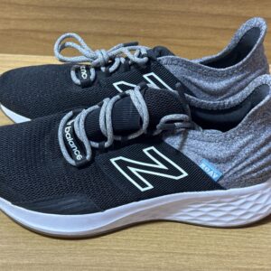 Tenis New balance negro/gris $1099 1070