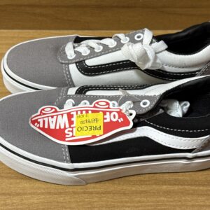 Tenis VANS gris/negro/blanco $899 1077