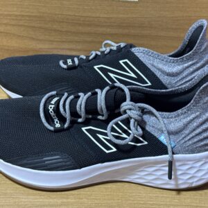 Tenis New balance negro/gris $1099 1064