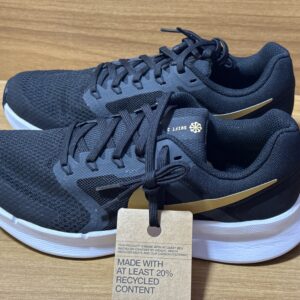 Tenis nike negro/dorado $1099 1062