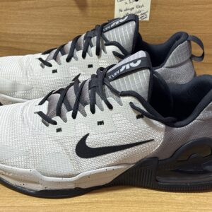 Tenis Nike beige/negro $1199 1038